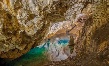 Objevujte poklady podzemí jeskyně Vrelo v kaňonu Matka!