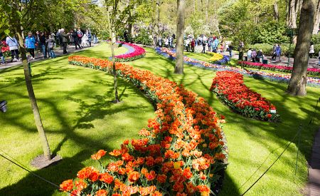 Keukenhof lákající k příjemné procházce