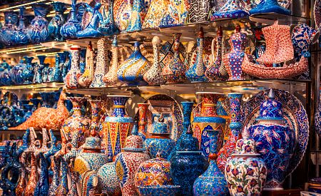 Přivezte si originální keramiku – krásný suvenýr z Velkého bazaru v Istanbulu