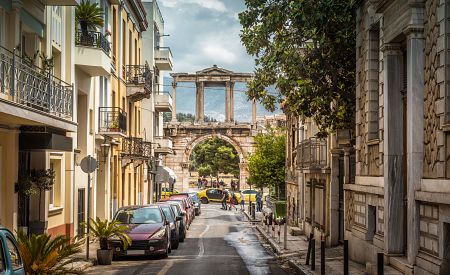 Zatoulejte se s námi starými uličkami Athén. Tato vás zaujme výhledem na starobylý Hadriánův oblouk