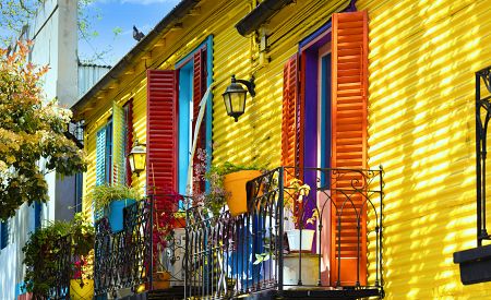 Pestrobarevná čtvrt v Buenos Aires La Boca