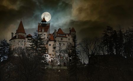 Tajemné Drákulovo sídlo hrad Bran pod rouškou noci…