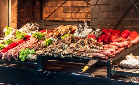 Tradiční barbecue na tržnici Mercado del Puerto… Ochutnáte?