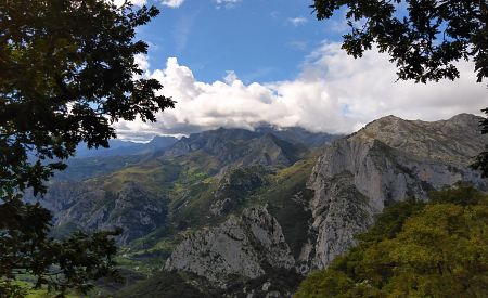 Nádherné výhledy při pěší túře po Camino Lebaniego v NP Picos de Europa