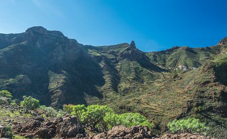 Strmé stěny impozantní Guarimiarské soutěsky v nitru ostrova La Gomera