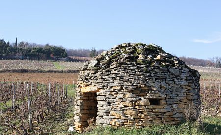 Cadole – typický úkryt vinařů v oblasti Beaujolais