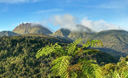 Sopka La Soufrière v Národním parku Guadeloupe