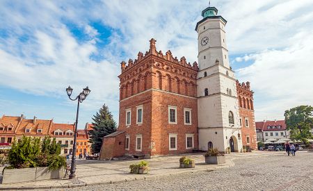 Majestátní radnice ve starobylé Sandoměři