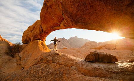 Dramatické skalní útvary Spitzkoppe v poušti Namib