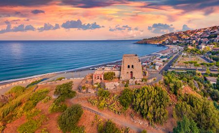 Věž Talao v městečku Scalea v celé své kráse