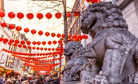 Červené lampiony londýnské Čínské čtvrti