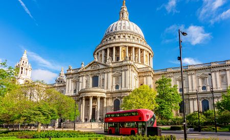 Londýnská katedrála sv. Pavla s majestátní kopulí