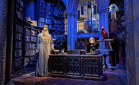 Profesor Brumbál a jeho pracovna – expozice ve Studiu Warner Bros.