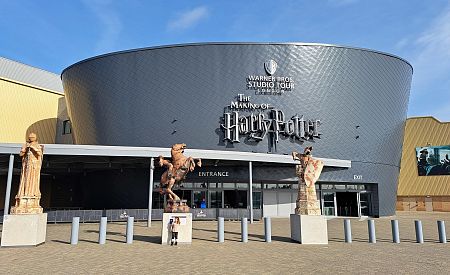 Vstup do filmových studií Warner Bros.