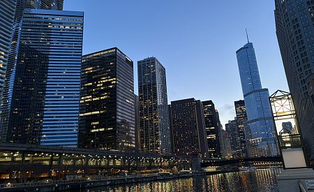 Magické večerní Chicago s jeho stylovými mrakodrapy