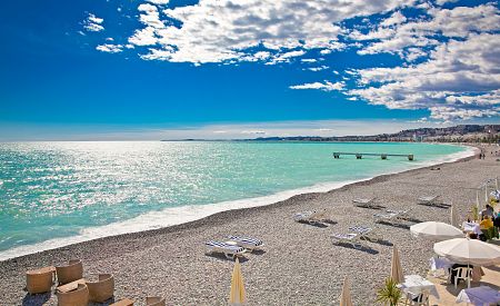 Pohoda na pláži v Nice