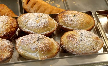 Pasticciotto leccese – tradiční sladký koláček z křehkého těsta s bohatou vanilkovou náplní