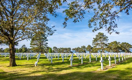 Největší americký vojenský hřbitov v Evropě v Colleville-sur-mer