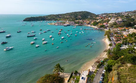 Půvabné letovisko Armação dos Búzios známé jako brazilské Saint-Tropez