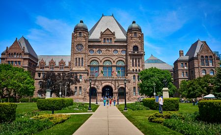 Historická budova parlamentu v srdci Toronta