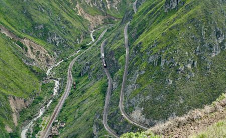 Unikátní železniční vlaková trať Nariz del Diablo v Ekvádoru