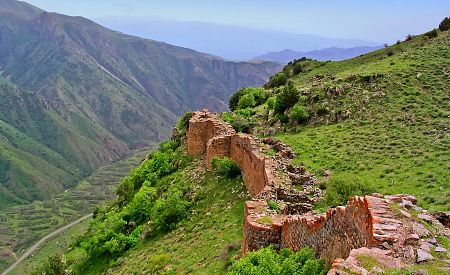 Celodenní trek horskou krajinou k pevnosti Smbataberd