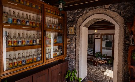 Návštěva továrny s výrobou rumu ve vesnici Calheta… Ochutnávka nesmí chybět!