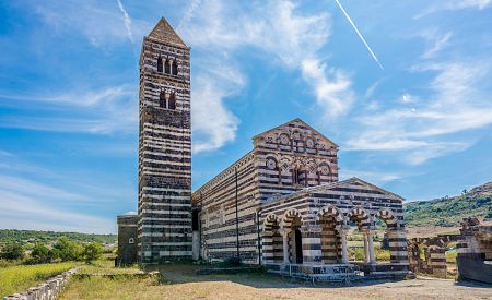 Santissima Trinità di Saccargia – nejkrásnější románský kostel na Sardinii