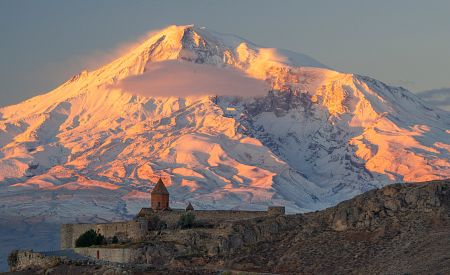 Klášter Khor Virap s posvátnou horou Ararat