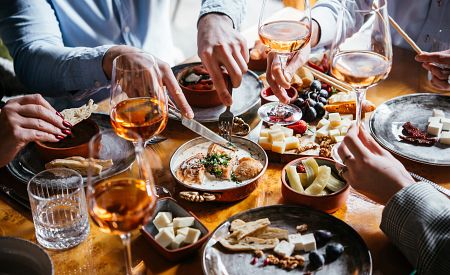 Ochutnávka tradiční gruzínské vánoční kuchyně a vína Kvevri