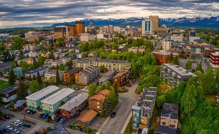 Anchorage – největší město Aljašky obklopené divočinou