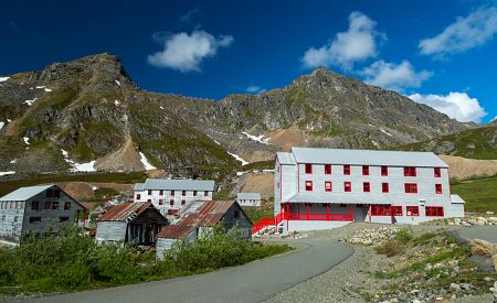 Bývalý zlatý důl Independence Mine nabízející pohled do historie zlatokopectví na Aljašce