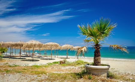 Krásné pláže u města Litochoro