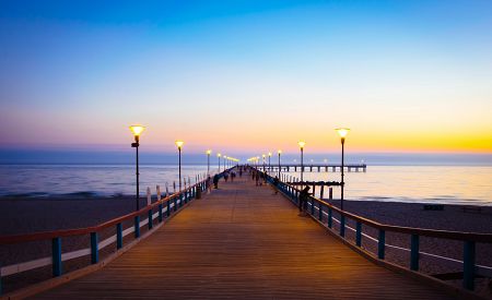 Slavné Palangos molo oblíbené pro procházky a focení ve městě Palanga