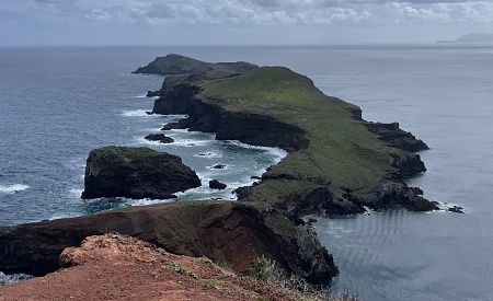 Výhledy na dramatickou scenérii mysu São Lourenço