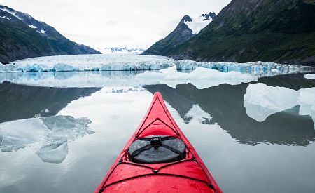 Dobrodružná plavba mezi krami u ledovce Spencer Glacier na Aljašce… Zažijte to s námi!