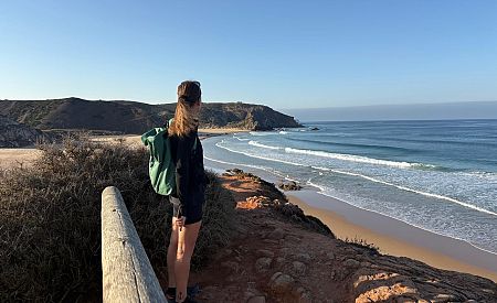 Naše cestovatelka u portugalského pobřeží Algarve na trase Rota Vincentina