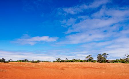 Barreiro da Faneca – unikátní krajina přezdívaná červenou pouští na azorském ostrově Santa Maria