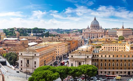 Pohled na baziliku sv. Petra ve Vatikánu v Itálii