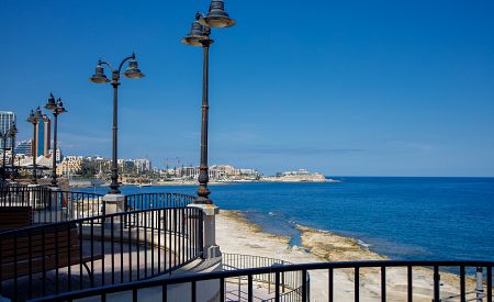 Nábřežní promenáda ve Sliemě