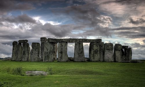 Stonehenge vás uchvátí již z dálky