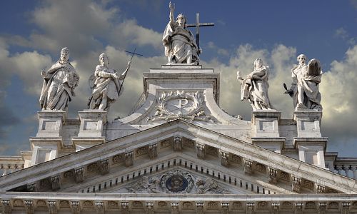 Bazilika Sv. Jana v Lateráně - detail střechy