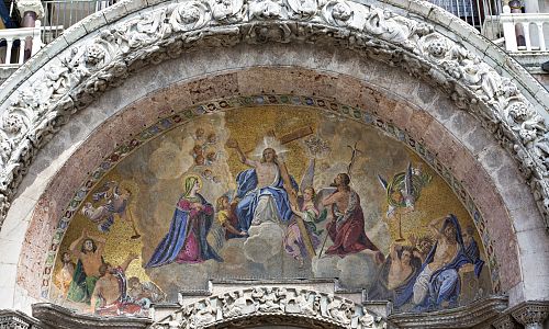 Speciálním uměleckým dílem je majestátní Bazilika sv. Marka