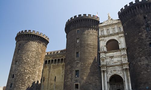 Hrad Castel Nuovo je slavný středověký hrad