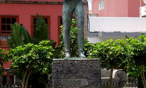 Pomník Simona Bolívara na náměstí plaza de la Libertad v Garachico