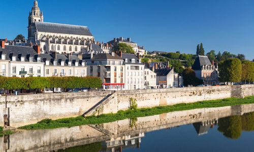 Výhled přes řeku na Blois