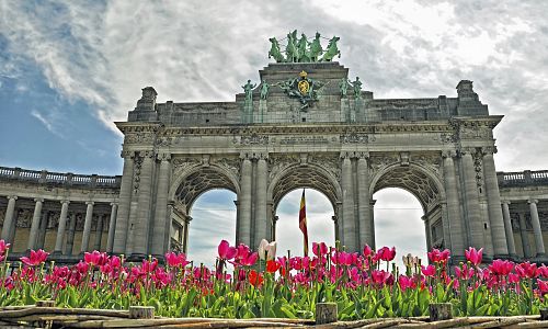 Brána vznikla roku 1734 jako městská brána v opevnění Berlína a sloužila k výběru mýtného.