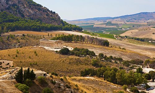 Segesta - chrám uprostřed vyprahlé přírody