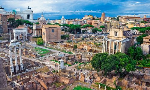 Výhled na Forum Romanum a na Řím z Palatinu