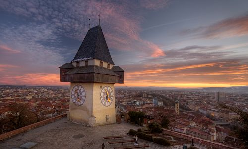 Hodinová věž je dominantou Grazu
